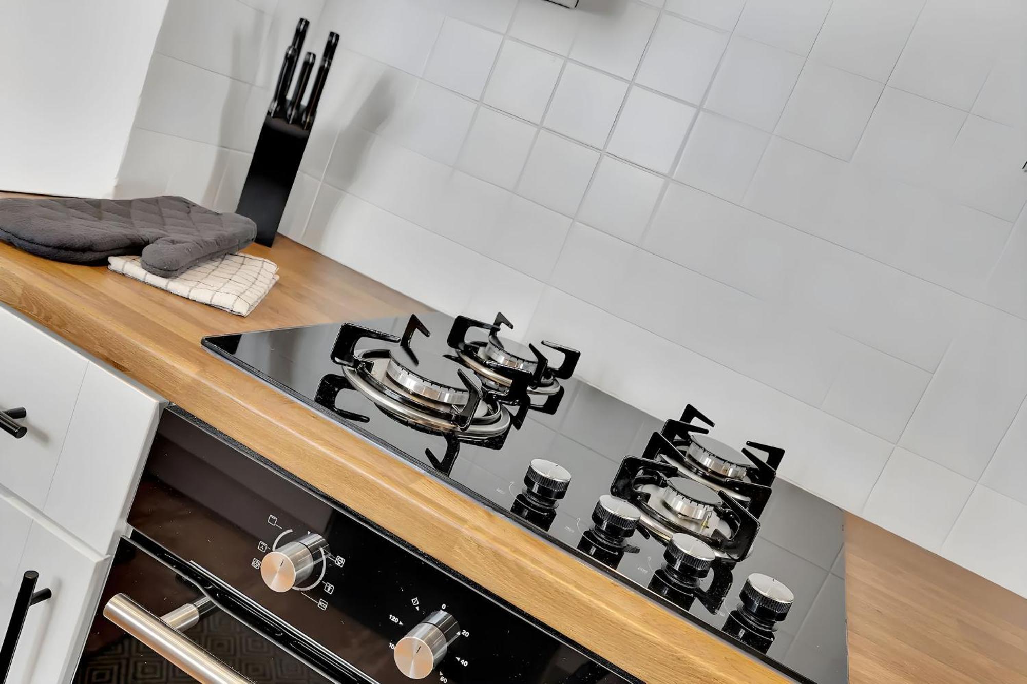 City Centre 2 Bedroom Apt - Free Parking - Wifi - Smart Tv プリマス エクステリア 写真