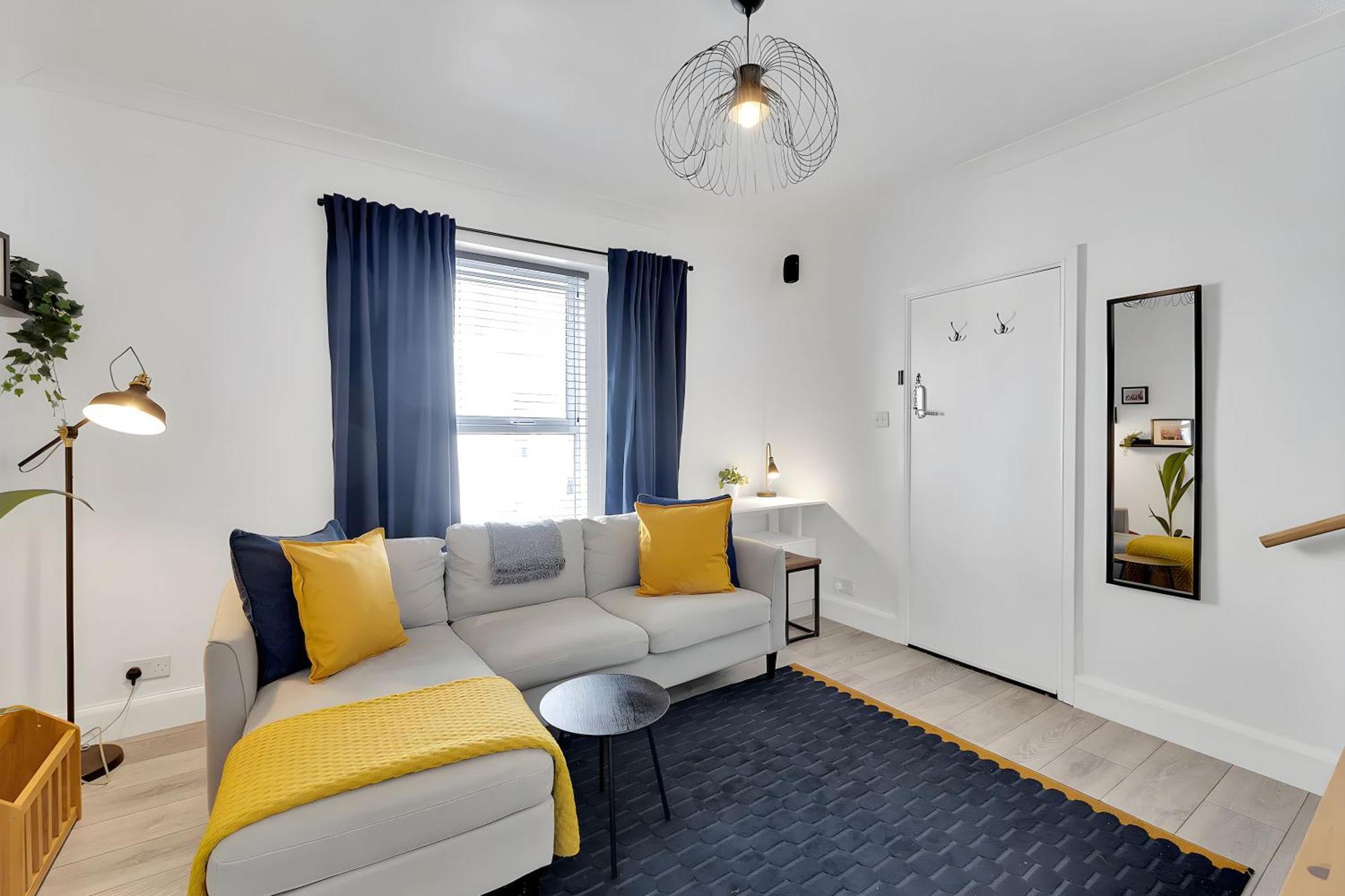 City Centre 2 Bedroom Apt - Free Parking - Wifi - Smart Tv プリマス エクステリア 写真
