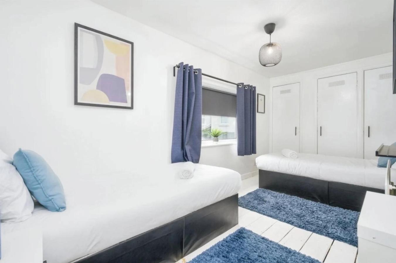 City Centre 2 Bedroom Apt - Free Parking - Wifi - Smart Tv プリマス エクステリア 写真