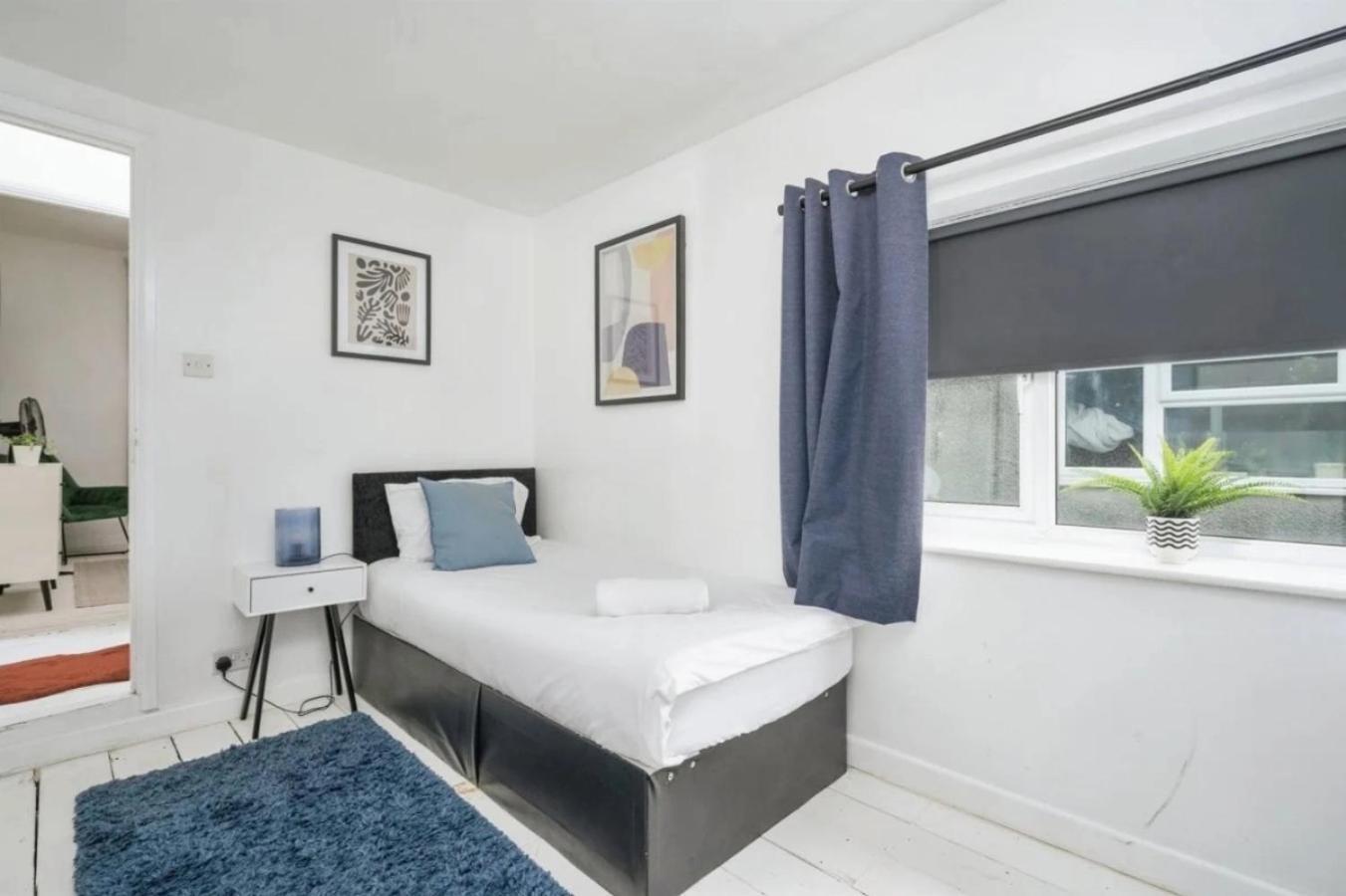 City Centre 2 Bedroom Apt - Free Parking - Wifi - Smart Tv プリマス エクステリア 写真