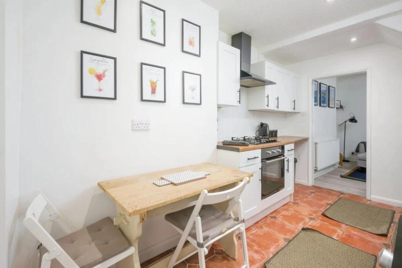 City Centre 2 Bedroom Apt - Free Parking - Wifi - Smart Tv プリマス エクステリア 写真