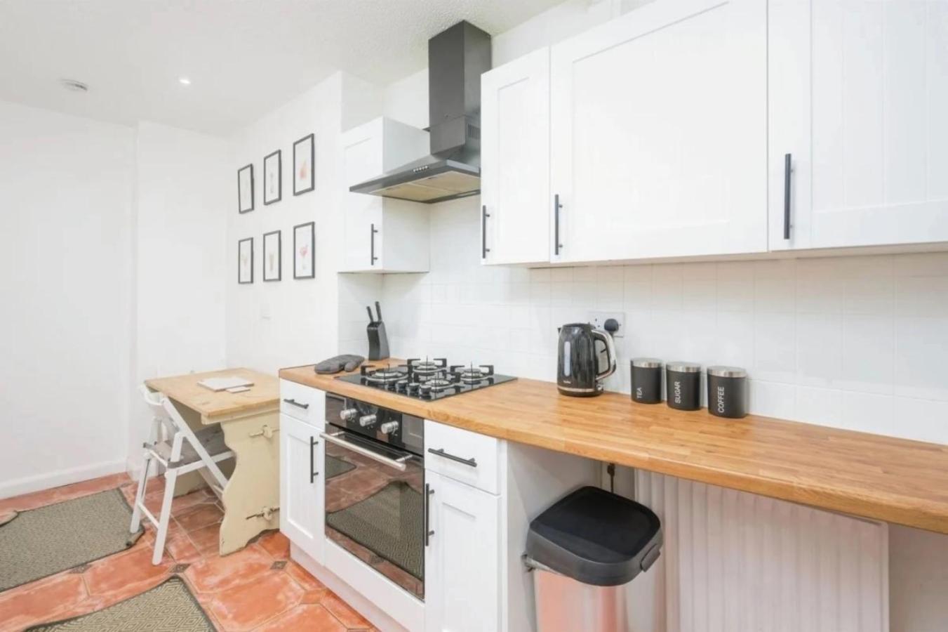 City Centre 2 Bedroom Apt - Free Parking - Wifi - Smart Tv プリマス エクステリア 写真