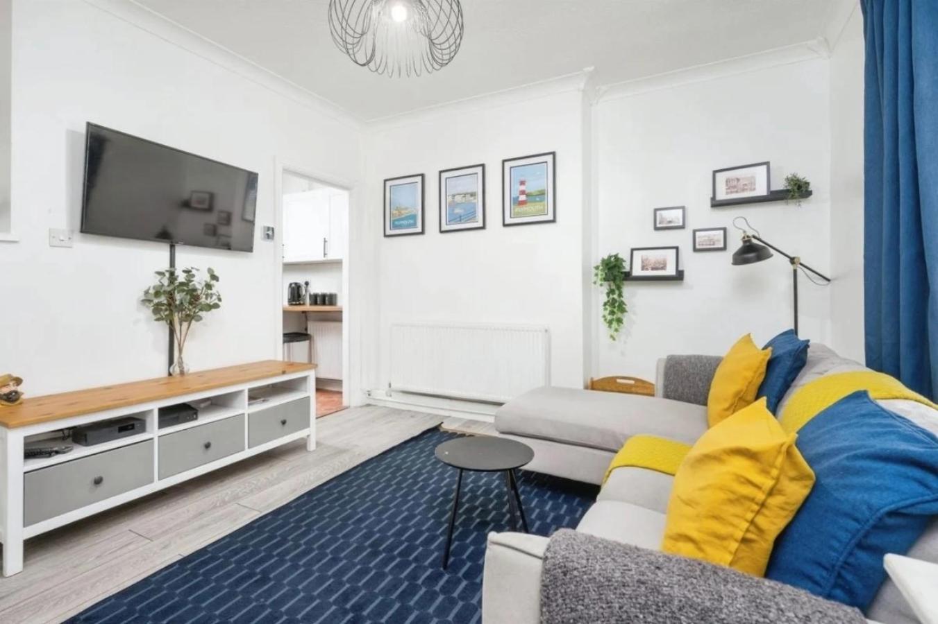 City Centre 2 Bedroom Apt - Free Parking - Wifi - Smart Tv プリマス エクステリア 写真