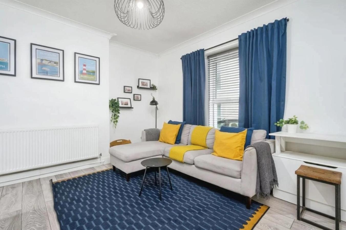 City Centre 2 Bedroom Apt - Free Parking - Wifi - Smart Tv プリマス エクステリア 写真