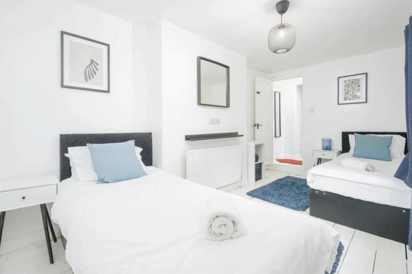 City Centre 2 Bedroom Apt - Free Parking - Wifi - Smart Tv プリマス エクステリア 写真